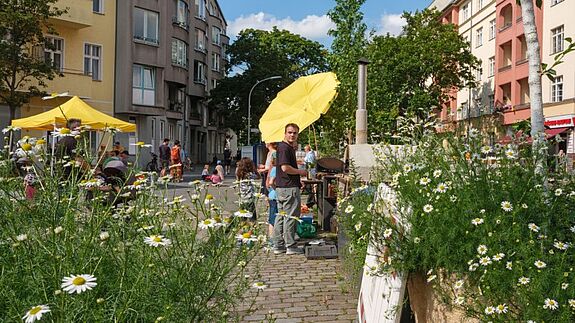 Der Eulerplatz entwickelt sich zum einen Ort für ein nachbarschaftliches Miteinander. (Bild: Gruppe F / Theresa Titzmann)