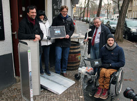 Die Rampen ermöglichen Menschen mit eingeschränkter Mobilität am öffentlichen Leben teilzunehmen. Foto: QM Richardplatz Süd 